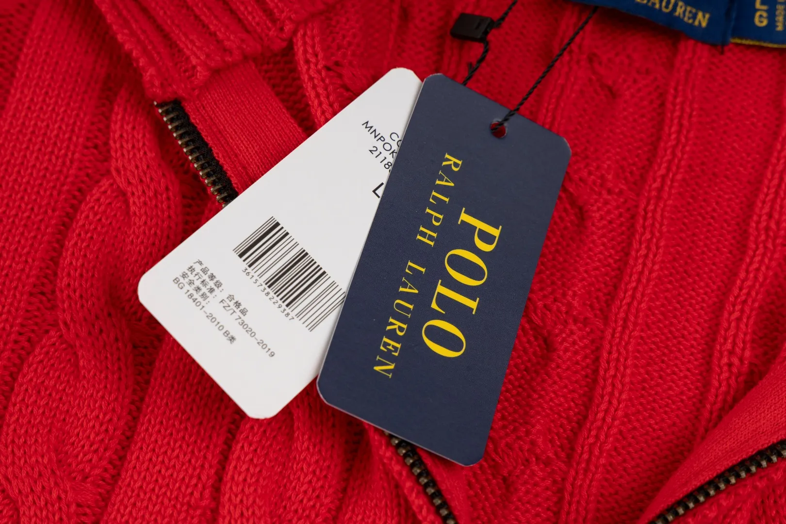 P236 #R92 RALPH LAUREN Ralph Lauren fifteen colors classic small label embroidery logo turtleneck pullover half-zip knitted cable sweater with high-density LOGO embroidery on the chest and original customized tag accessories. Made of pure cotton yarn, pure cotton is skin-friendly and comfortable, small label war horse embroidered twist turtleneck sweater 🐎 high quality, follow the blogger to learn how to wear it! Let’s buy a Ralph Lauren cable sweater. It’s a super hard-to-find series after it became popular. It’s hard to find one on the official website. It’s simple and practical to wear, with a lazy and loose feel. The thickened fabric has more texture, feels soft and delicate, and has a loose fit. Whether worn alone or layered, you can wear different styles of fashion with just one piece!   Size：XS S M L